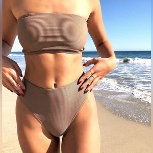 Frankie’s bikini’s tan jenna ribbed bandeau bikini top🤎